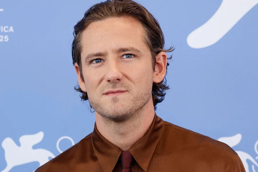 Lewis Pullman Height